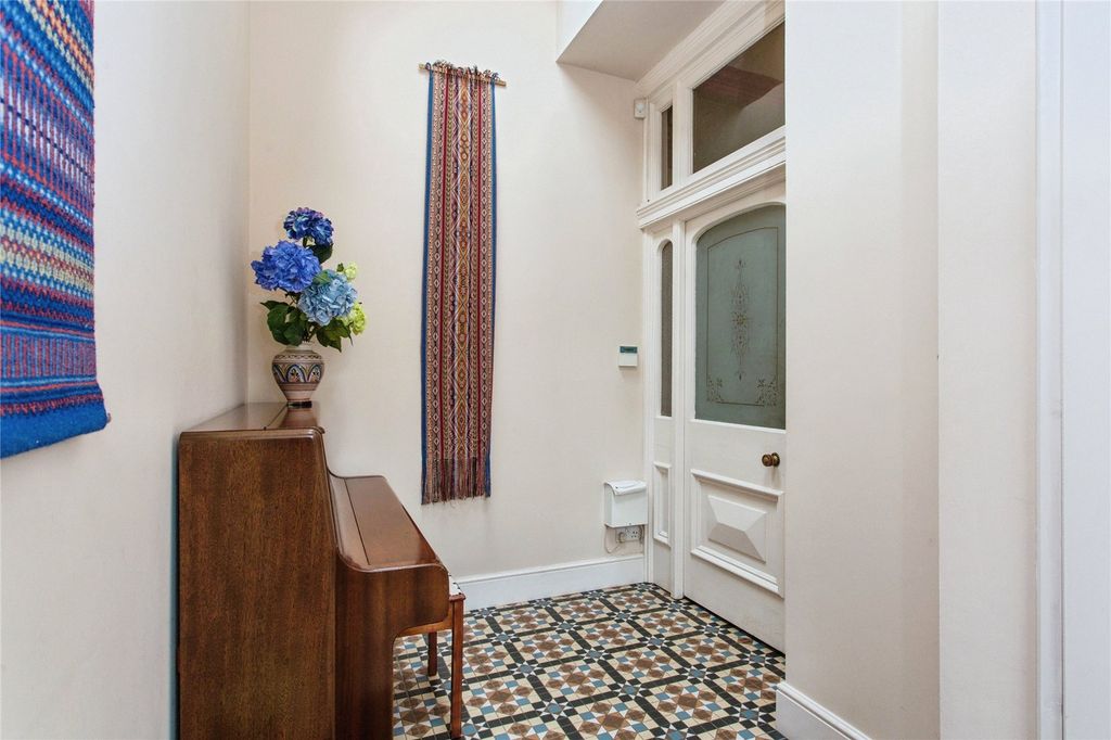 Property photo 3 of 32 Picture No. 18