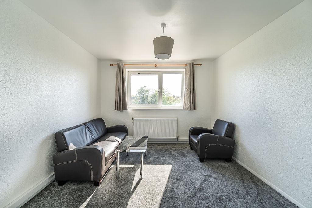 Property photo 3 of 13 7