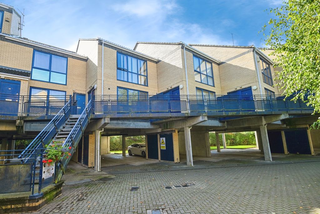 Property photo 3 of 17 Photo