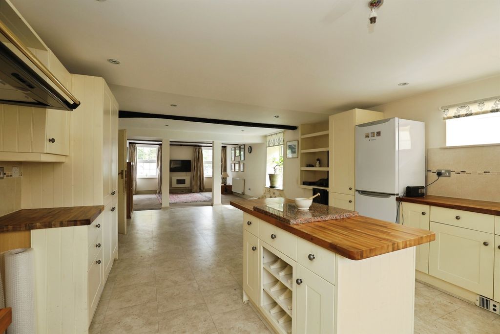 Property photo 2 of 22