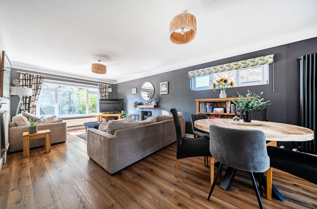 Property photo 2 of 12 1482204-17-6A4F83...