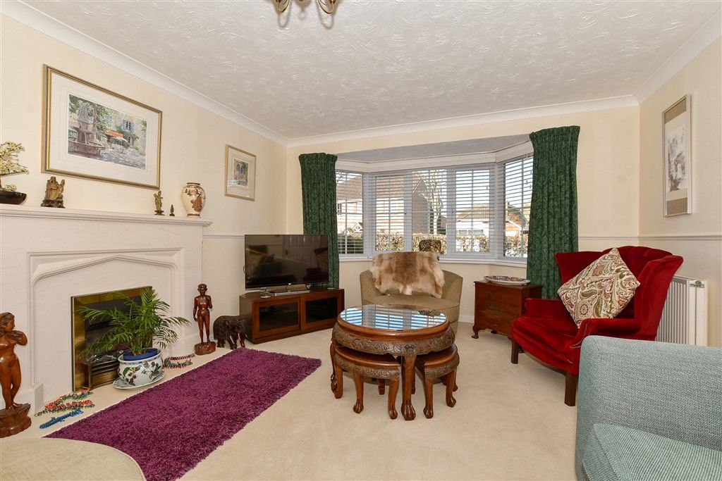 Property photo 3 of 15 Lounge