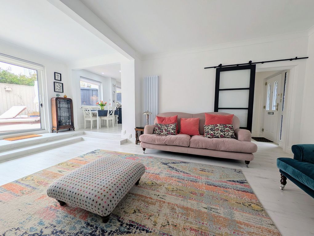 Property photo 2 of 28