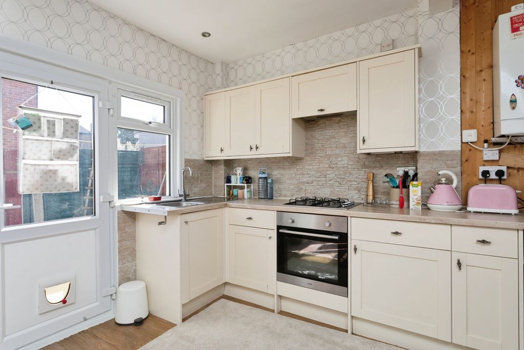 Property photo 2 of 23 Kitchen