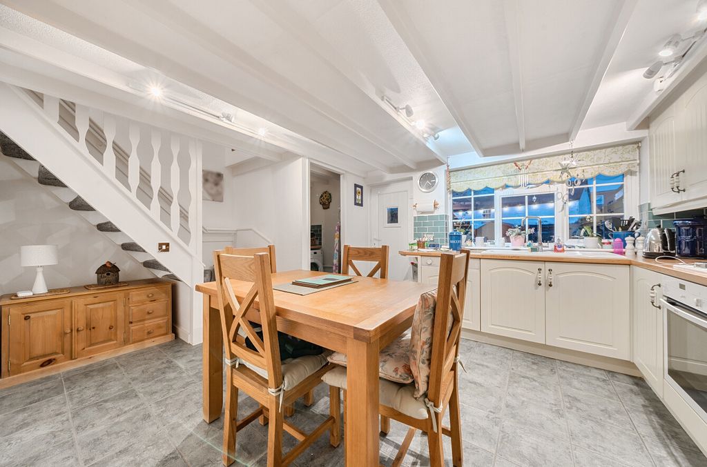 Property photo 3 of 12 1375702-10-691266...