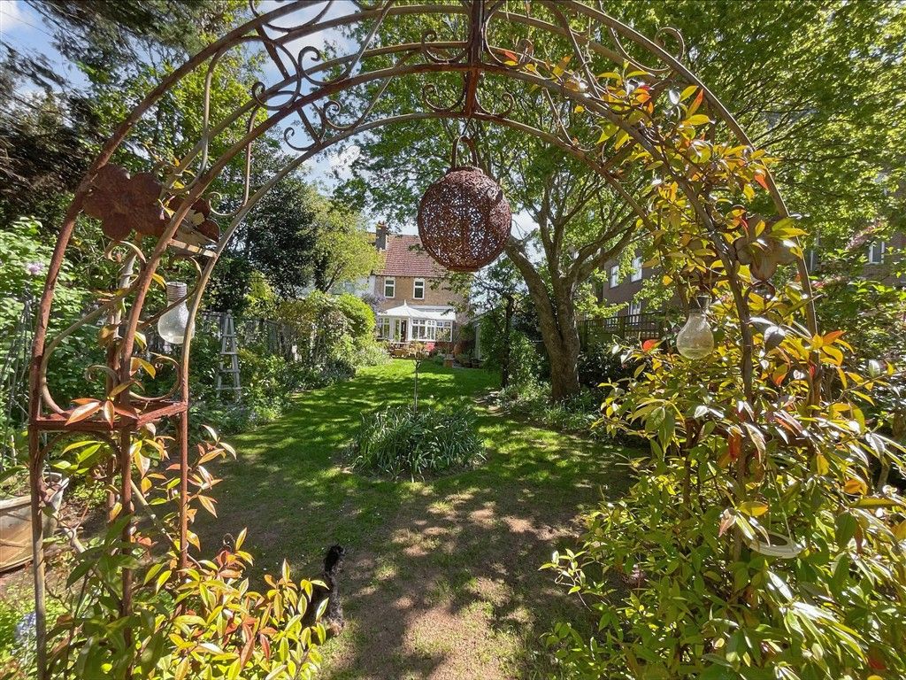 Property photo 2 of 21 Garden