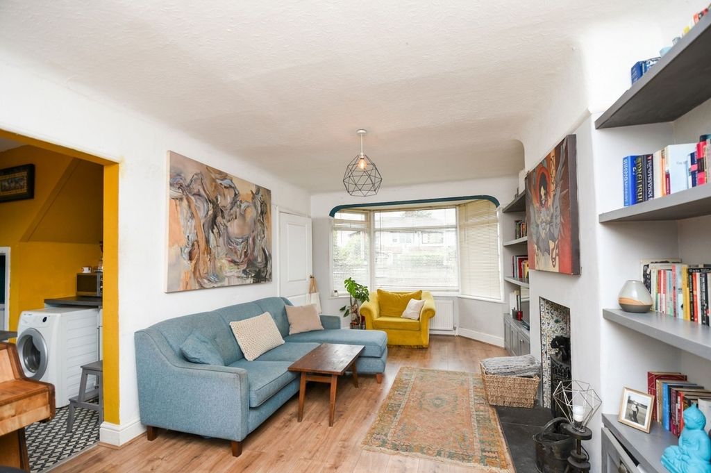Property photo 3 of 12