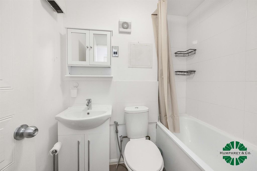 Property photo 2 of 13 13 Beaufort Close -001-2000.Jpg