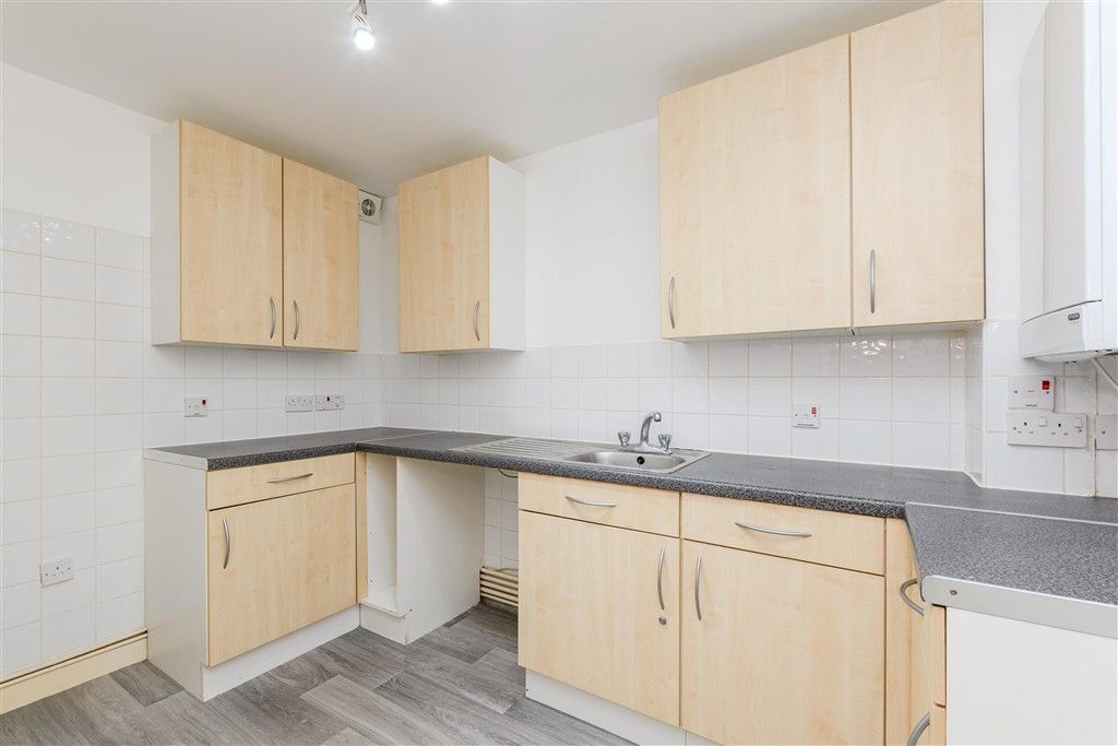 Property photo 3 of 6 Kitchen