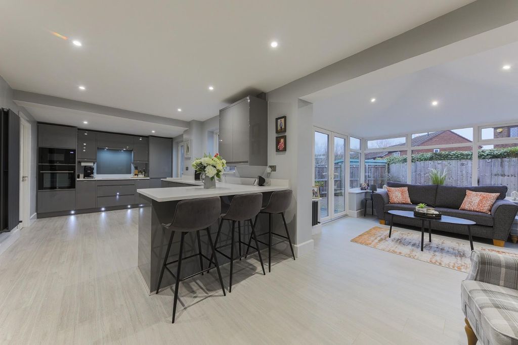 Property photo 2 of 19 Kitchen