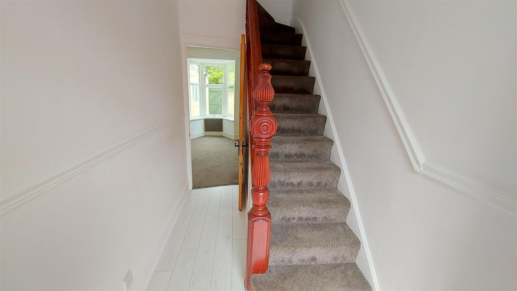 Property photo 2 of 13 Entrance Hall