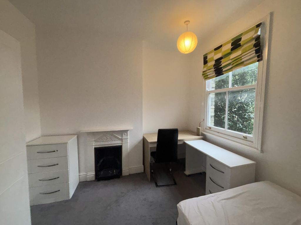 Property photo 3 of 8 Bedroom