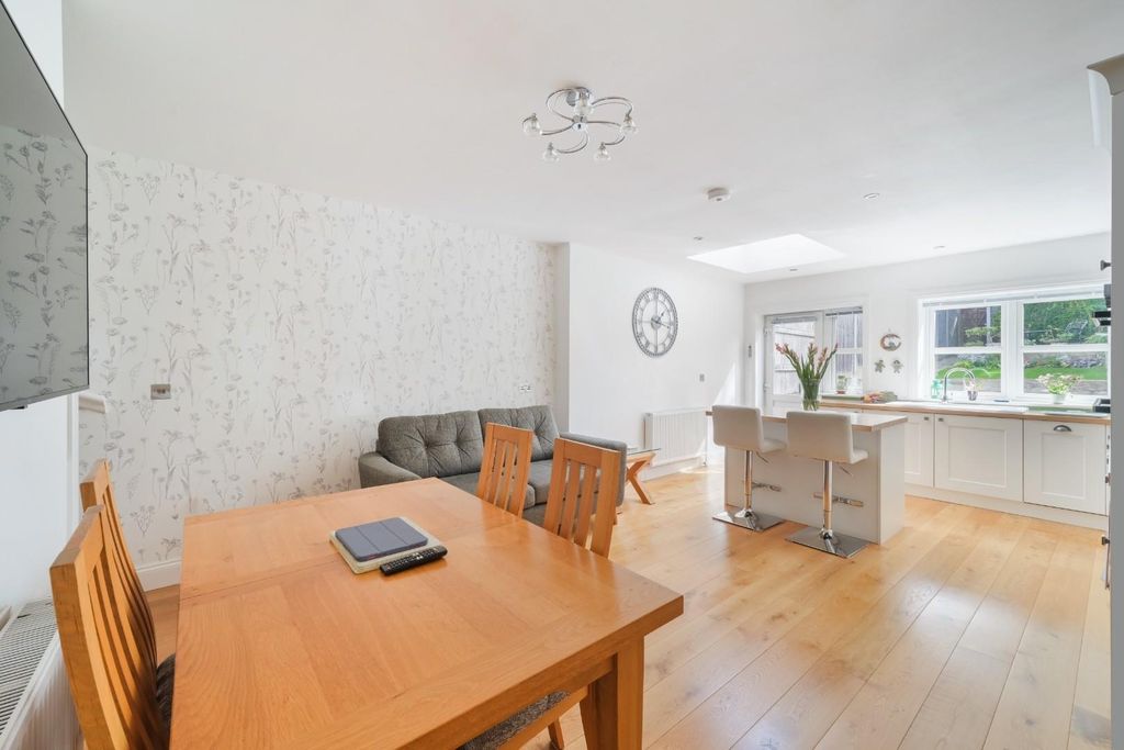 Property photo 2 of 14 Treadwell Road (9).Jpg