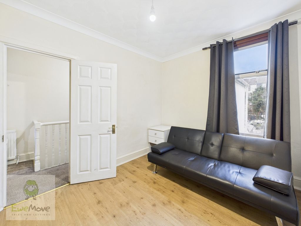 Property photo 2 of 10 Living Room