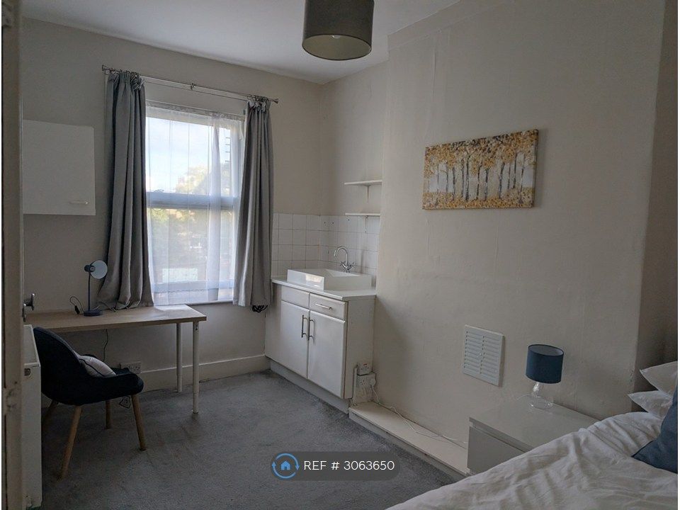 Property photo 1 of 8 Bedroom In Shared House