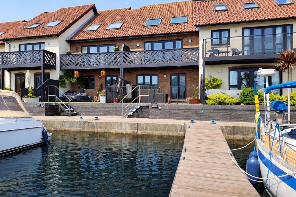 Property photo 1 of 22