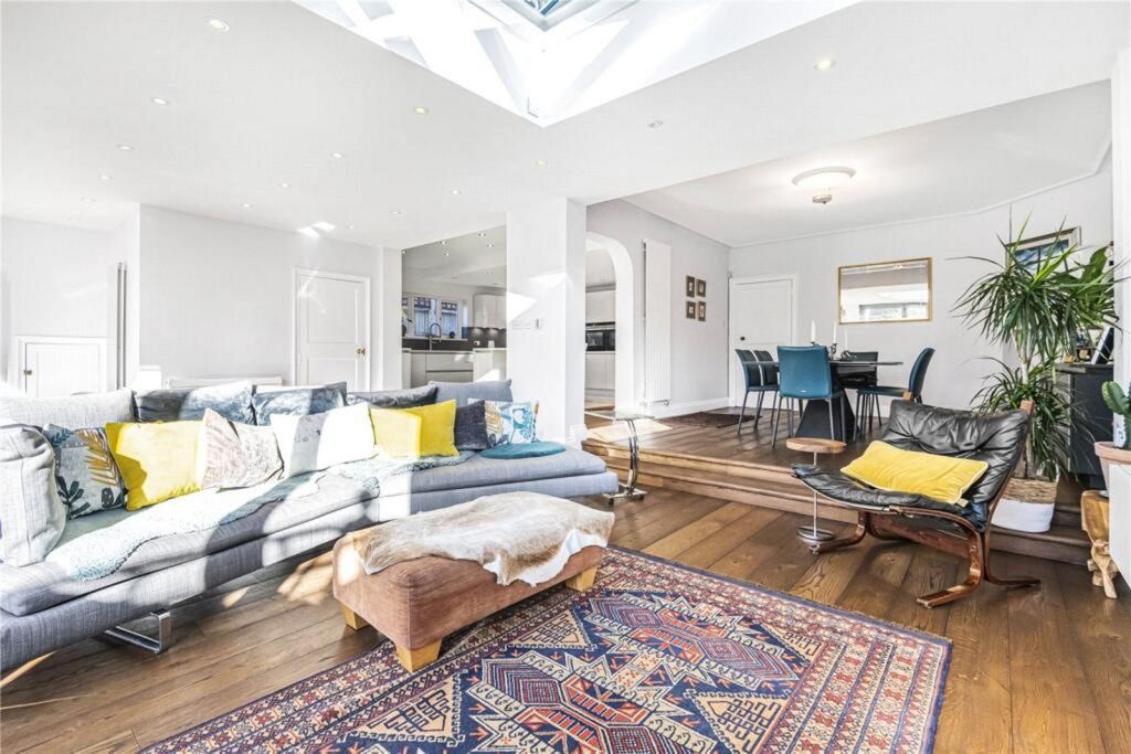 Property photo 3 of 25