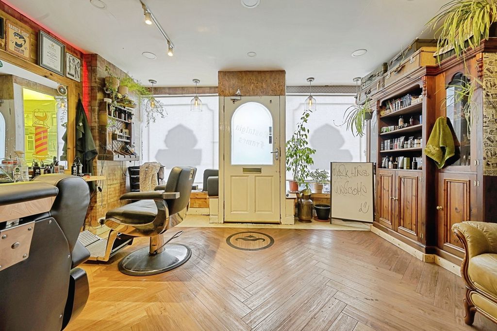 Property photo 3 of 19 Pbox-Img.Jpg