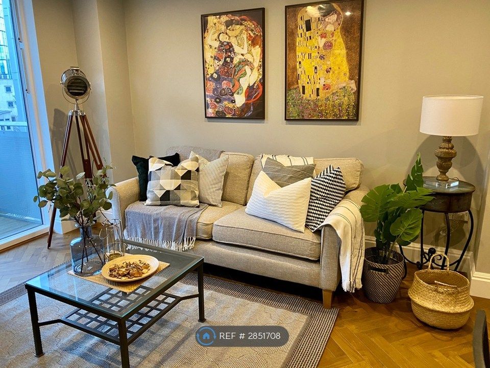 Property photo 2 of 35 Open Plan Living Room