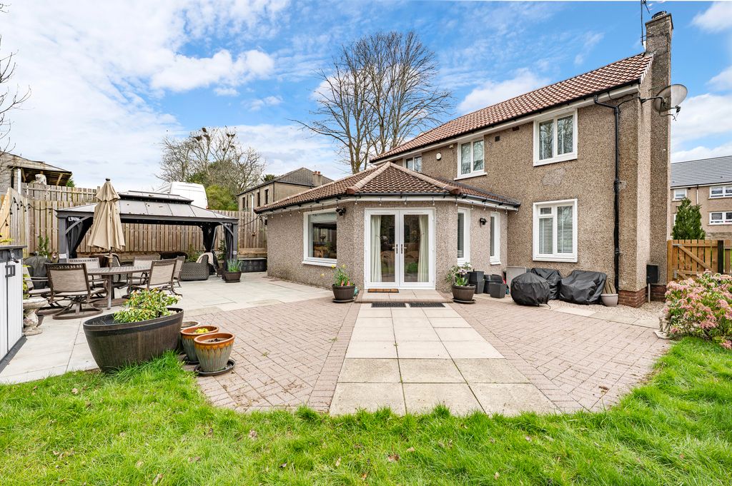 Property photo 2 of 43