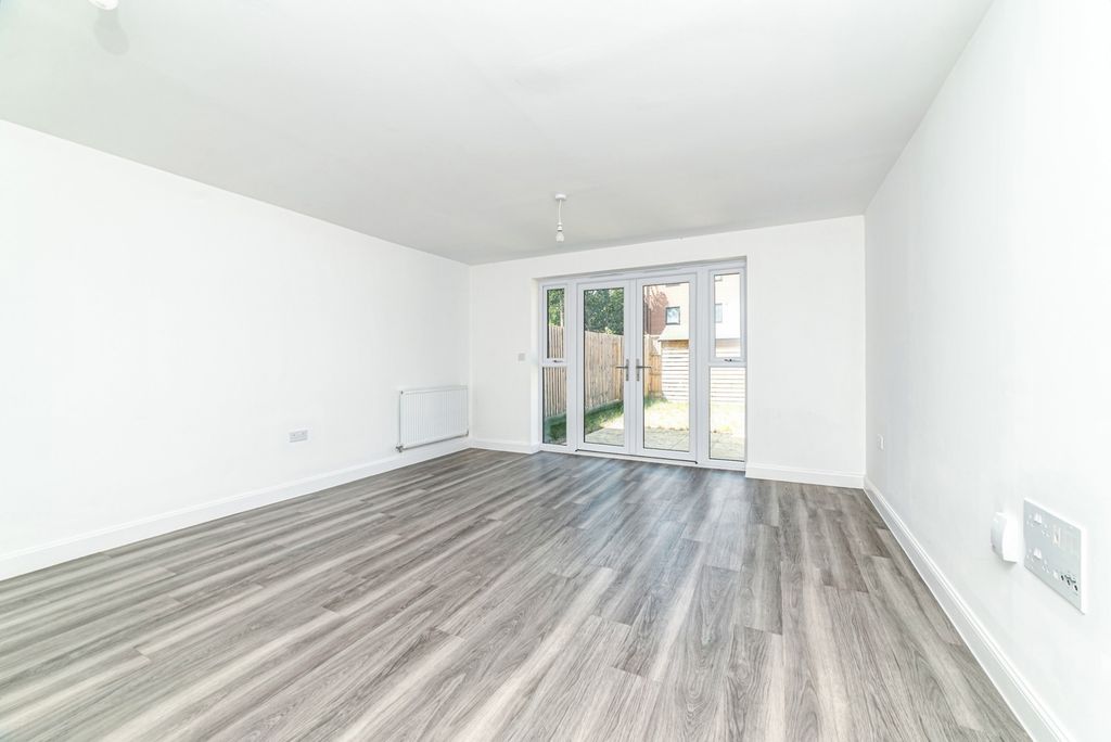 Property photo 3 of 19 Pbox-Img.Jpg