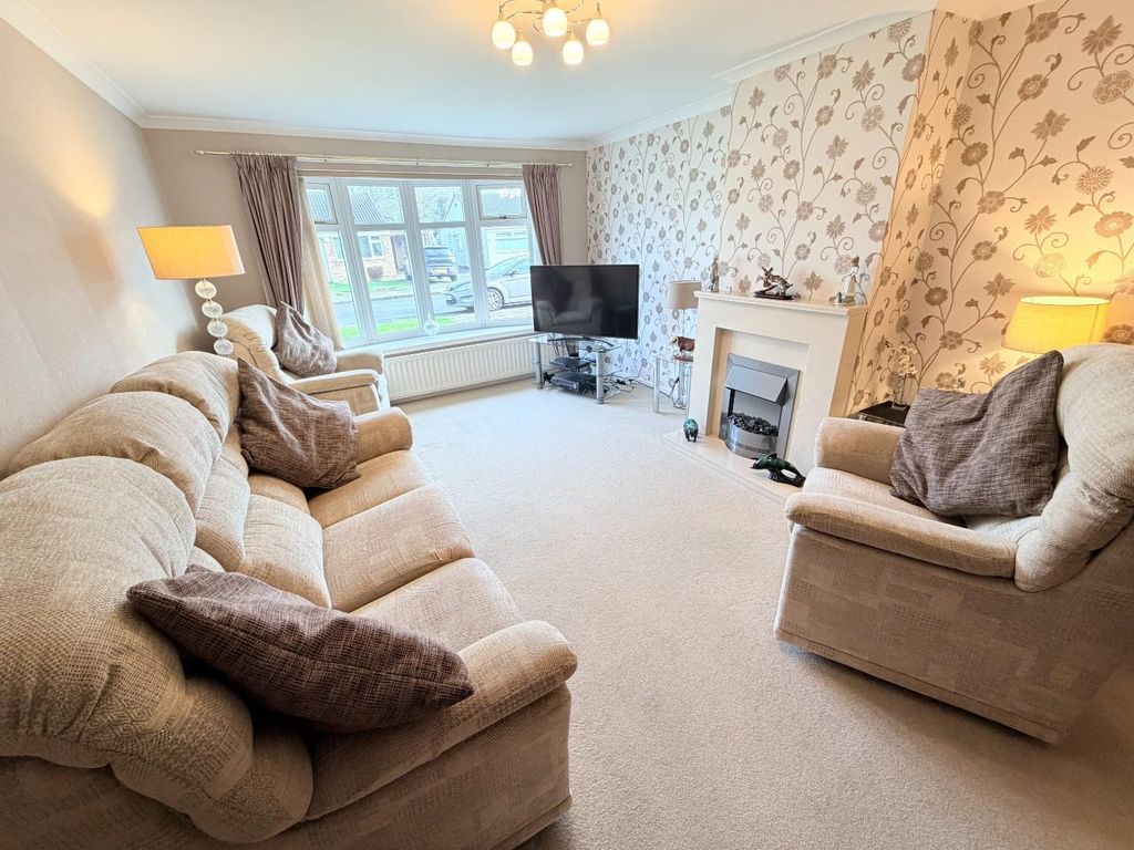 Property photo 2 of 21 Lounge