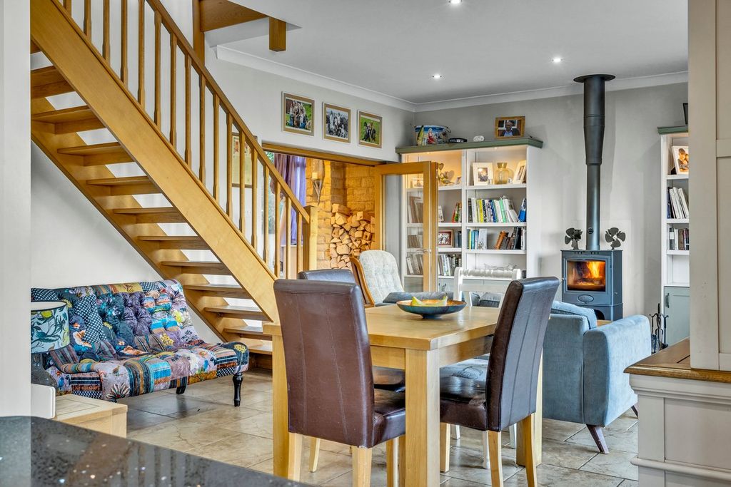 Property photo 3 of 29