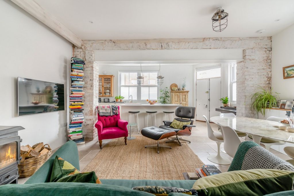 Property photo 2 of 24 Picture No. 18