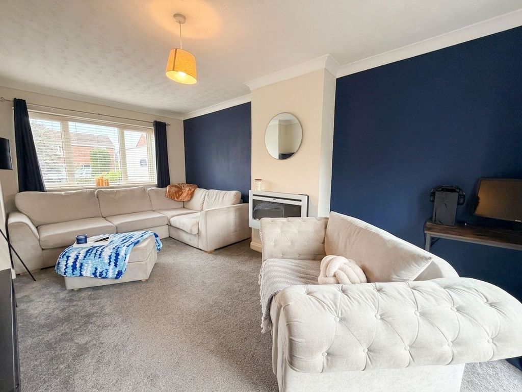 Property photo 3 of 15 Lounge