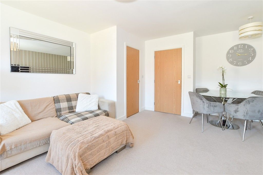 Property photo 3 of 3 Lounge