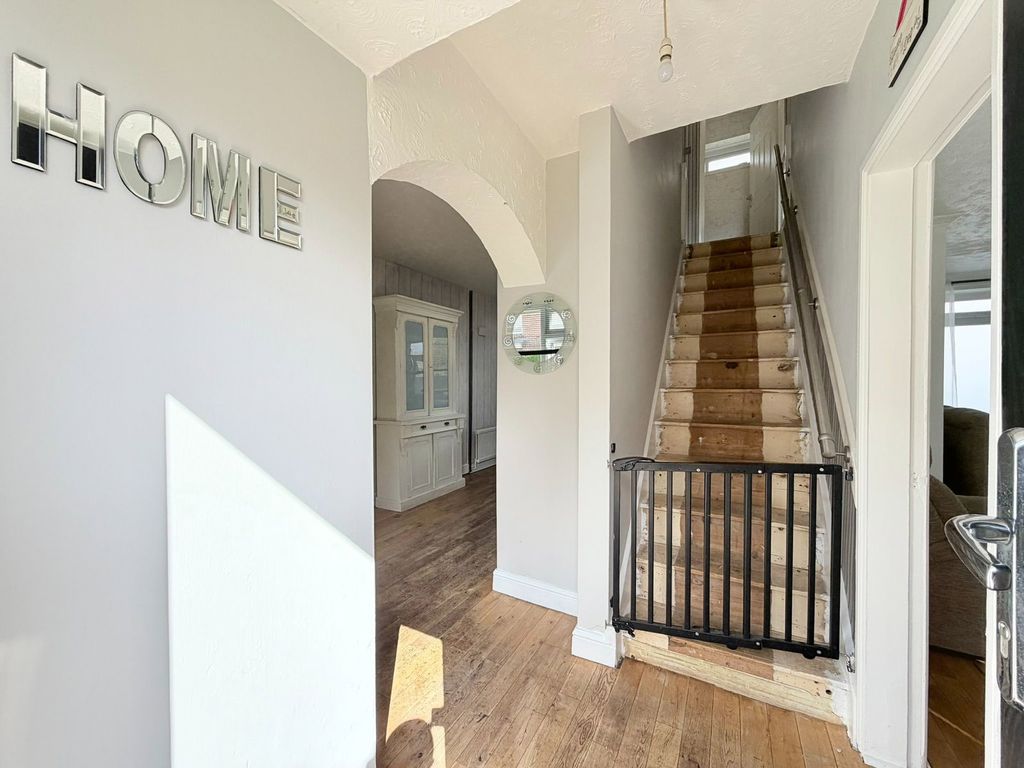 Property photo 2 of 31