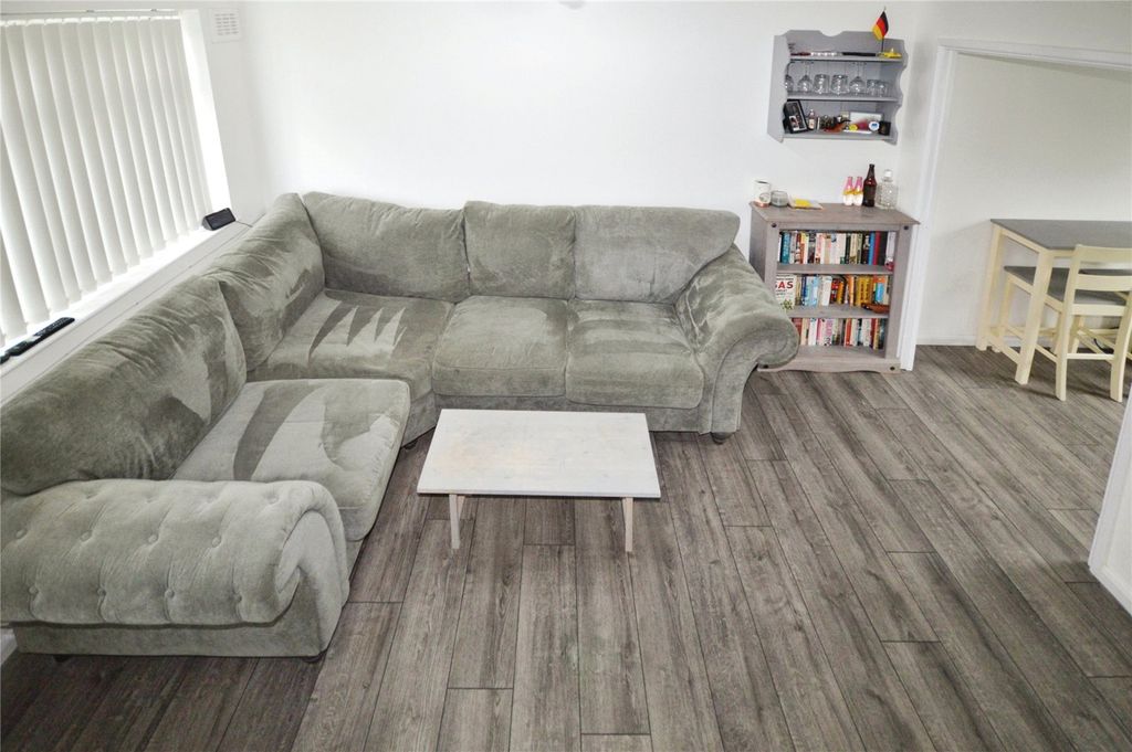 Property photo 3 of 14 Lounge