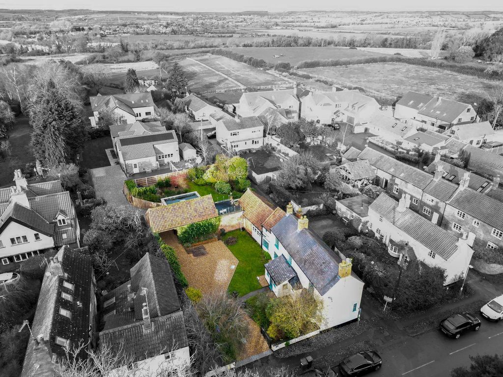 Property photo 2 of 29