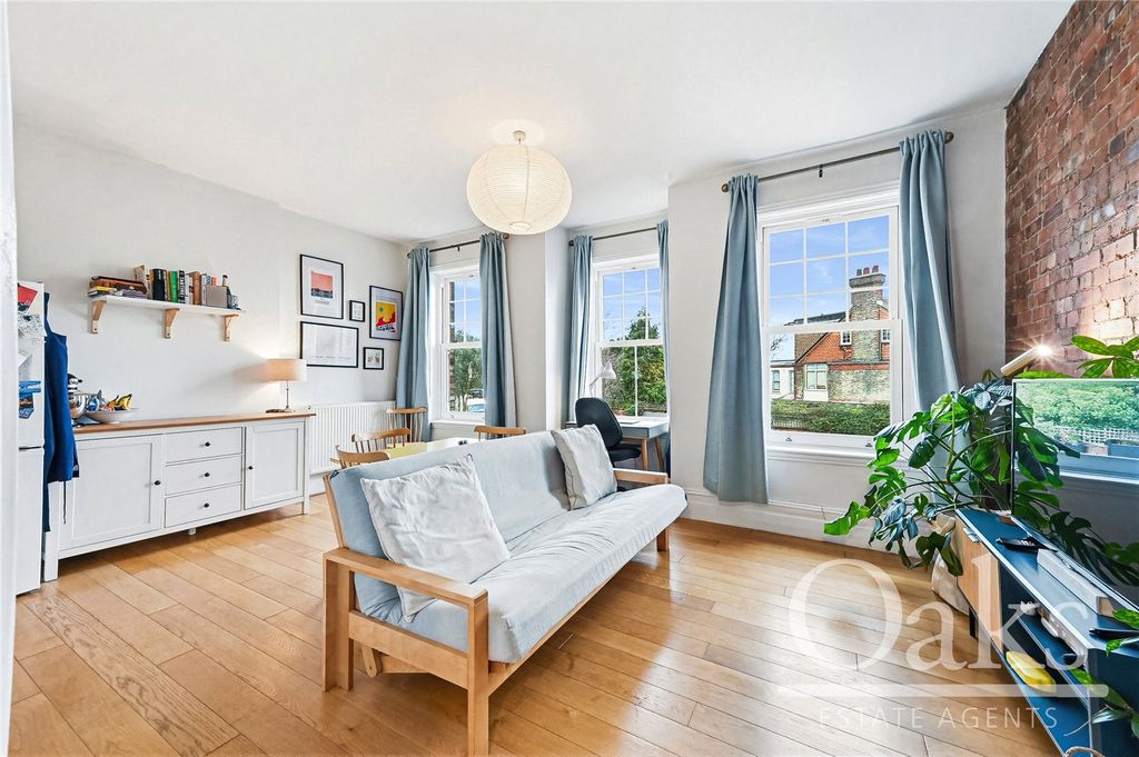 Property photo 2 of 8 Picture No. 12