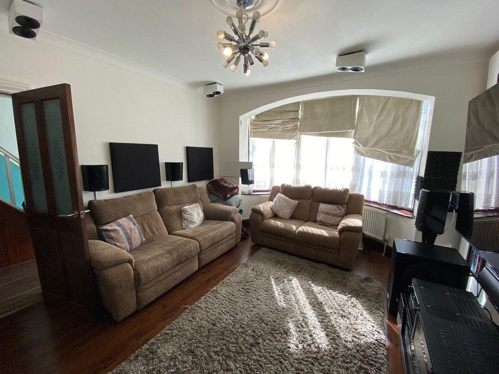 Property photo 3 of 23