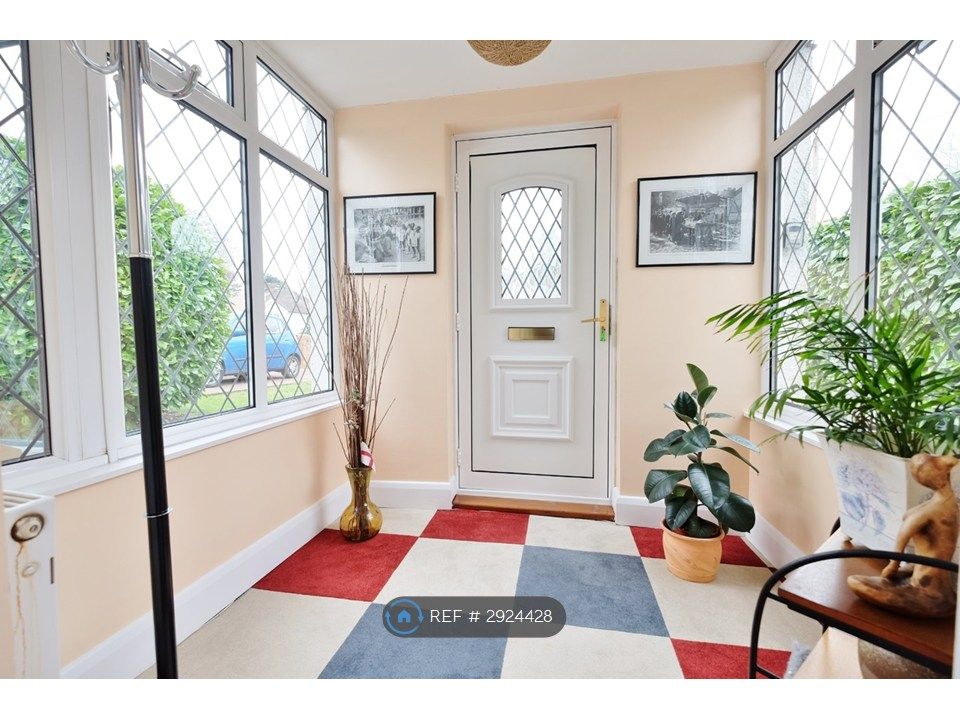 Property photo 3 of 14 Hallway