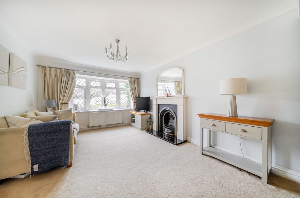 Property photo 2 of 23 1385000-10-693172...