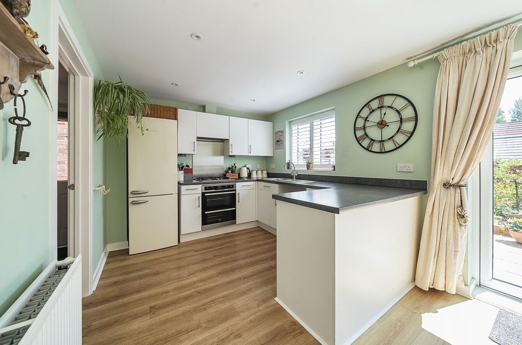 Property photo 3 of 15 1321487-17-686E5E...