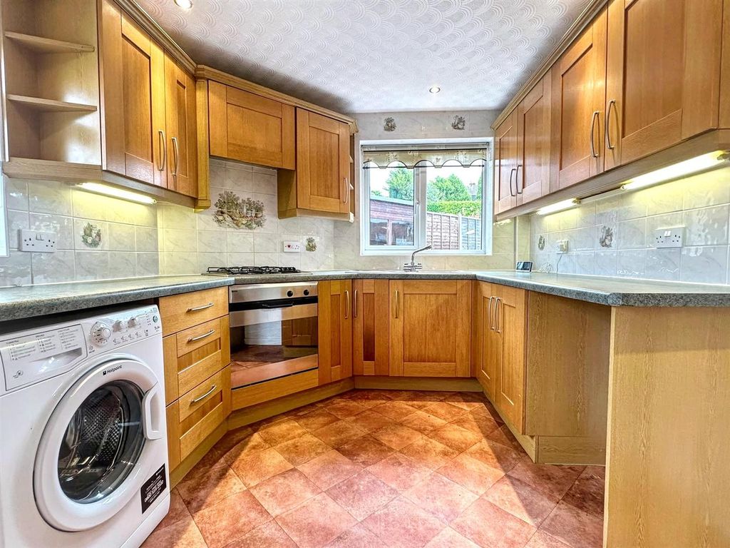 Property photo 3 of 17 Kitchen
