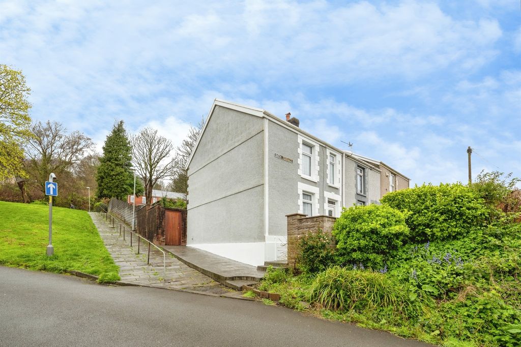 Property photo 2 of 18