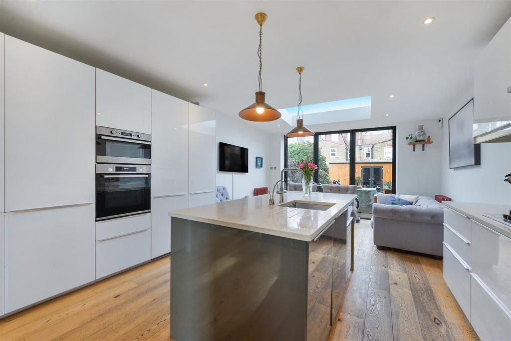 Property photo 2 of 15 Kitchen/Diner