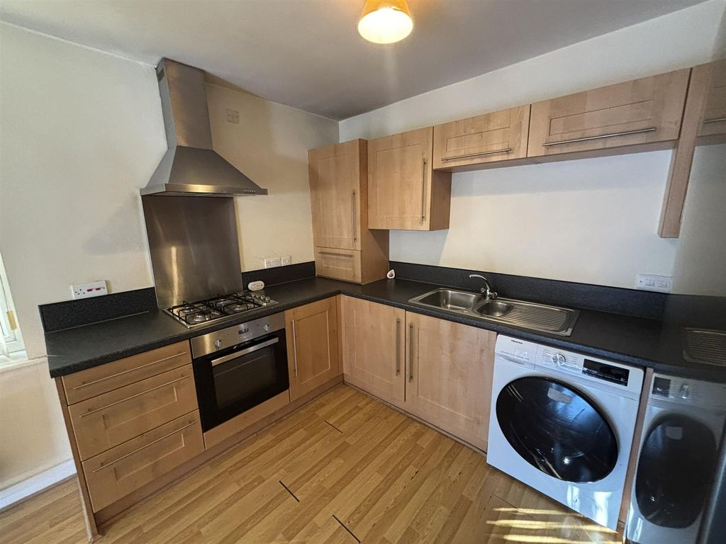 Property photo 3 of 17 Kitchen