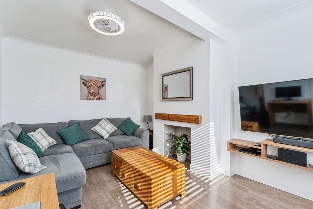 Property photo 3 of 18 Pbox-Img.Jpg
