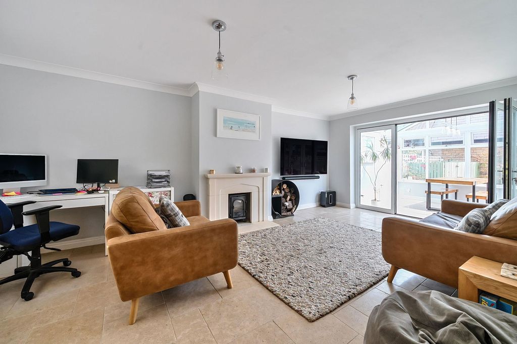 Property photo 3 of 18