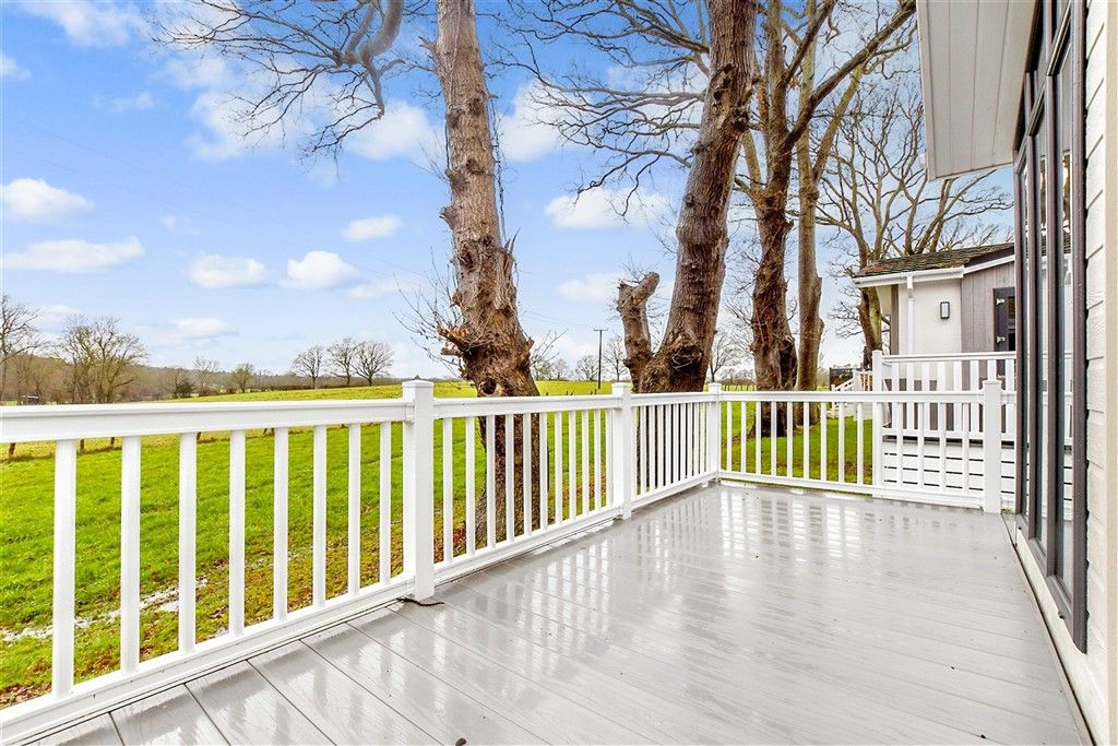 Property photo 2 of 12 Decking