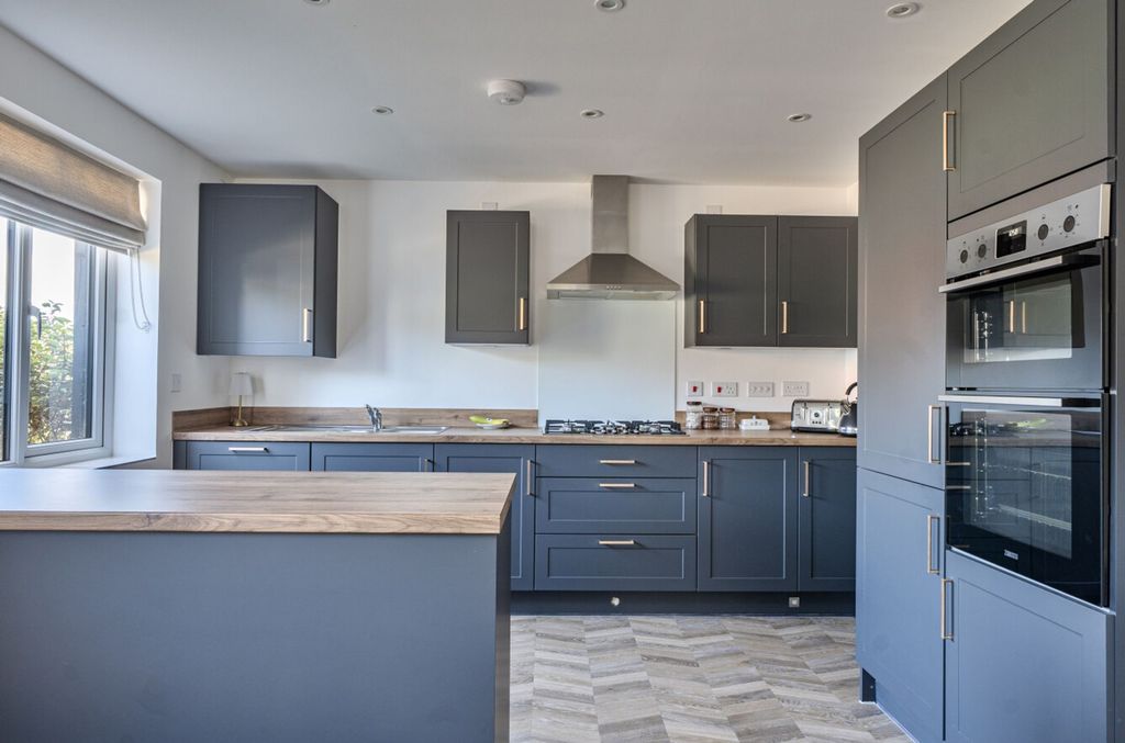 Property photo 2 of 20 Kitchen / Diner