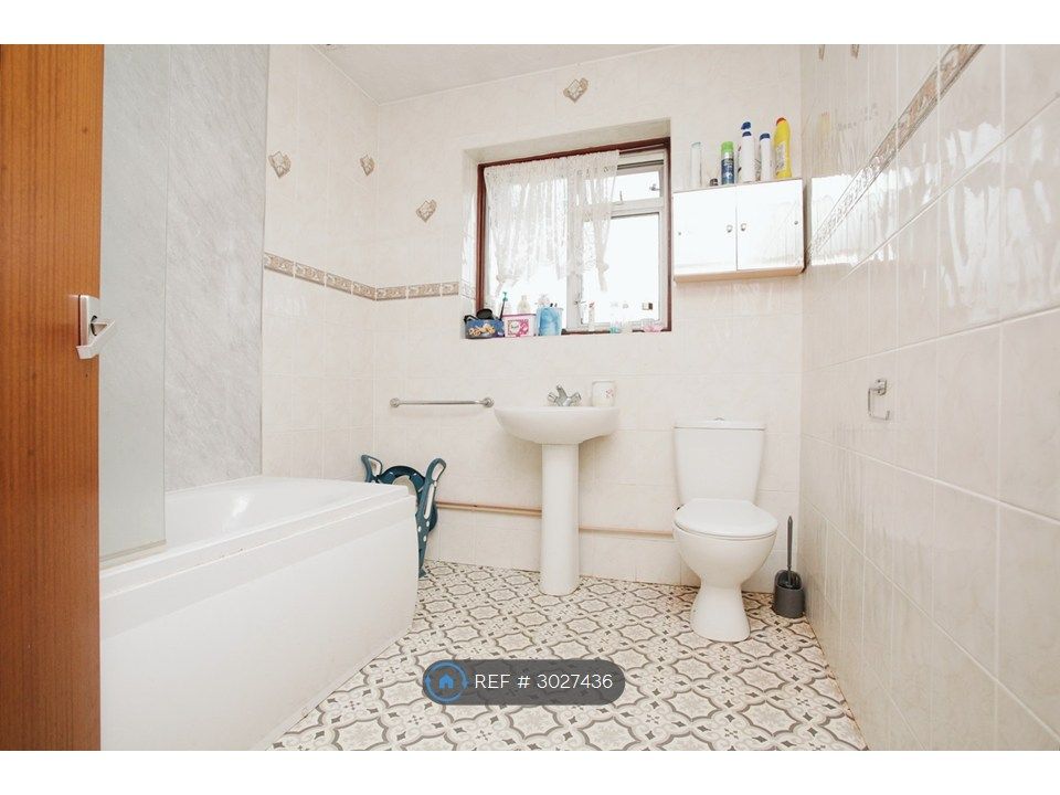 Property photo 2 of 35