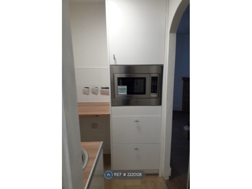 Property photo 3 of 8 Kitchen
