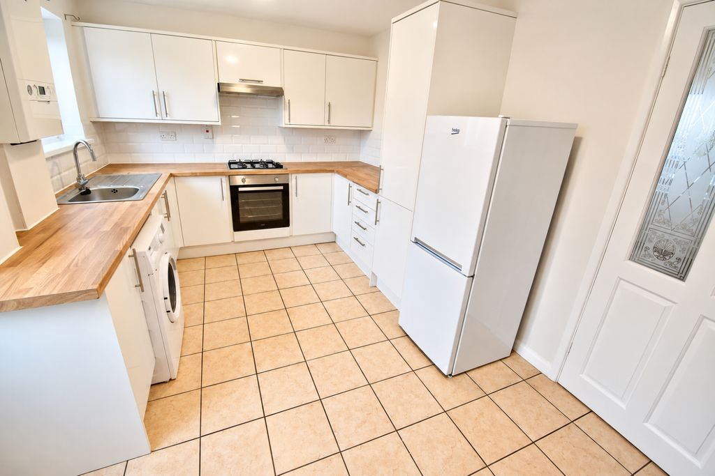 Property photo 2 of 9 Kitchen1