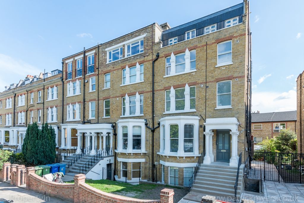 Property photo 1 of 14 The Gardens